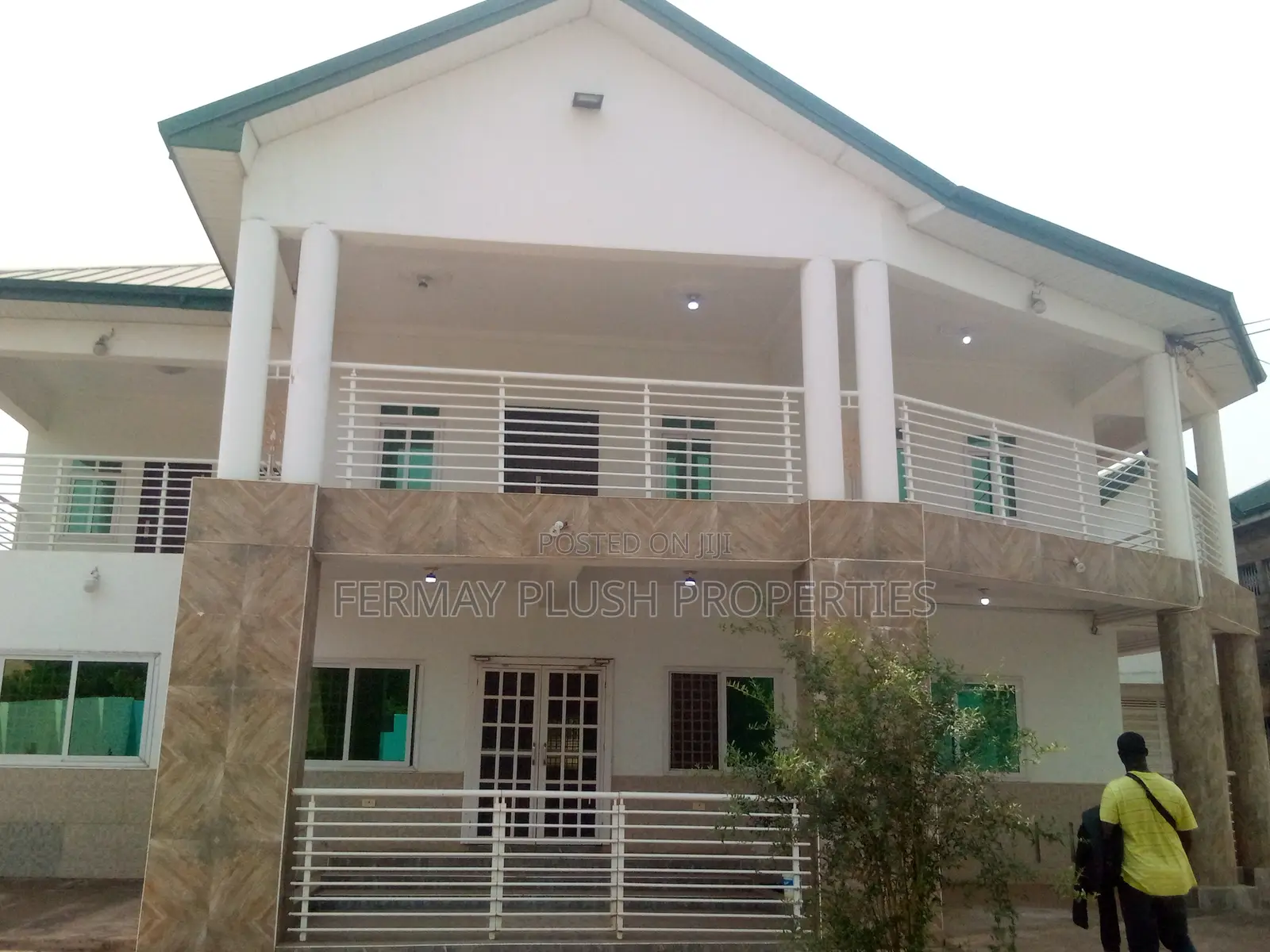Newly Built 6 Bedroom House