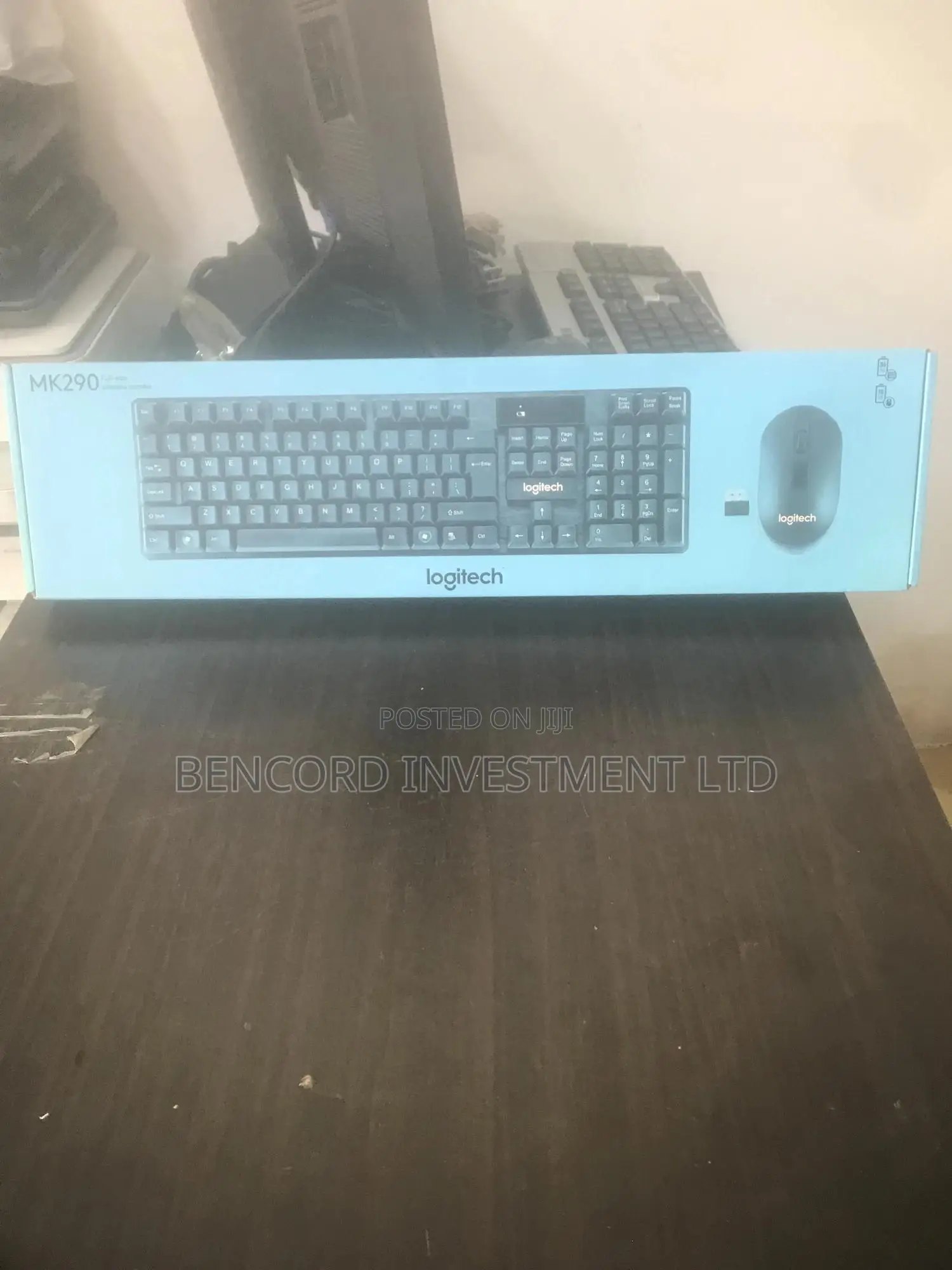 LOGITECH MK290 Wireless Keyboard /Mouse Combo Set .