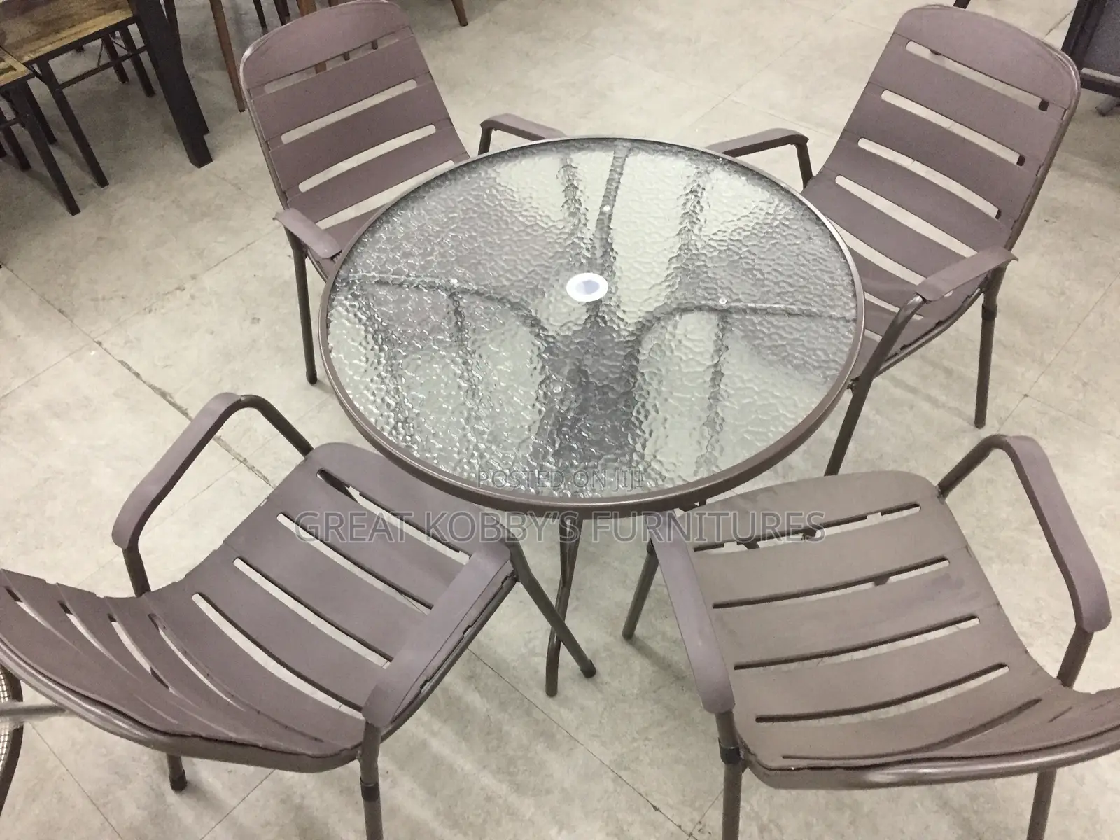 Out Table With 4 Chairs