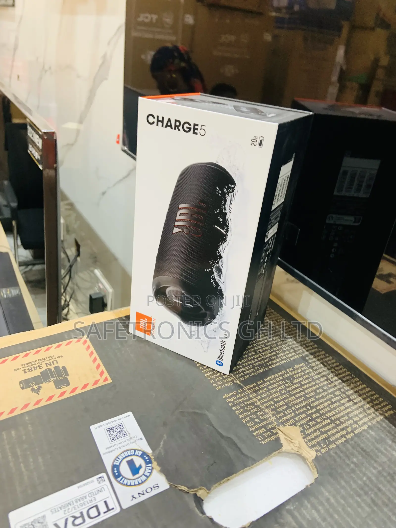 Long Lasting Charge 5 Bluetooth JBL Speaker Black