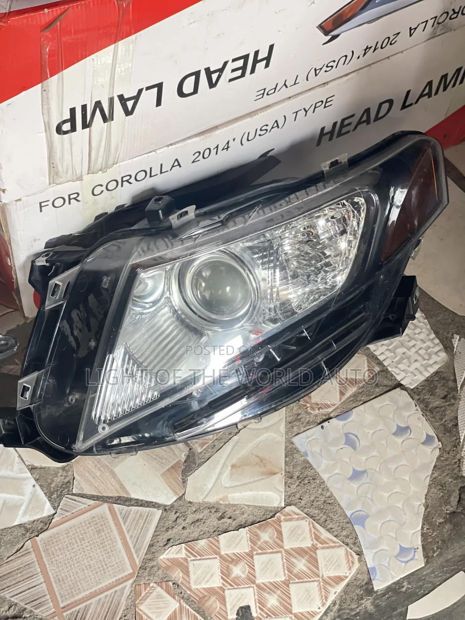 Lincoln MKT Headlight 2010 Pair With Charger