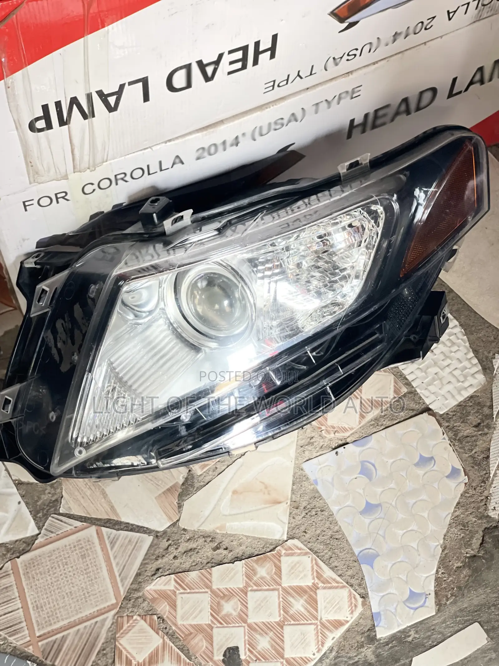 Lincoln MKT Headlight 2010 Pair With Charger