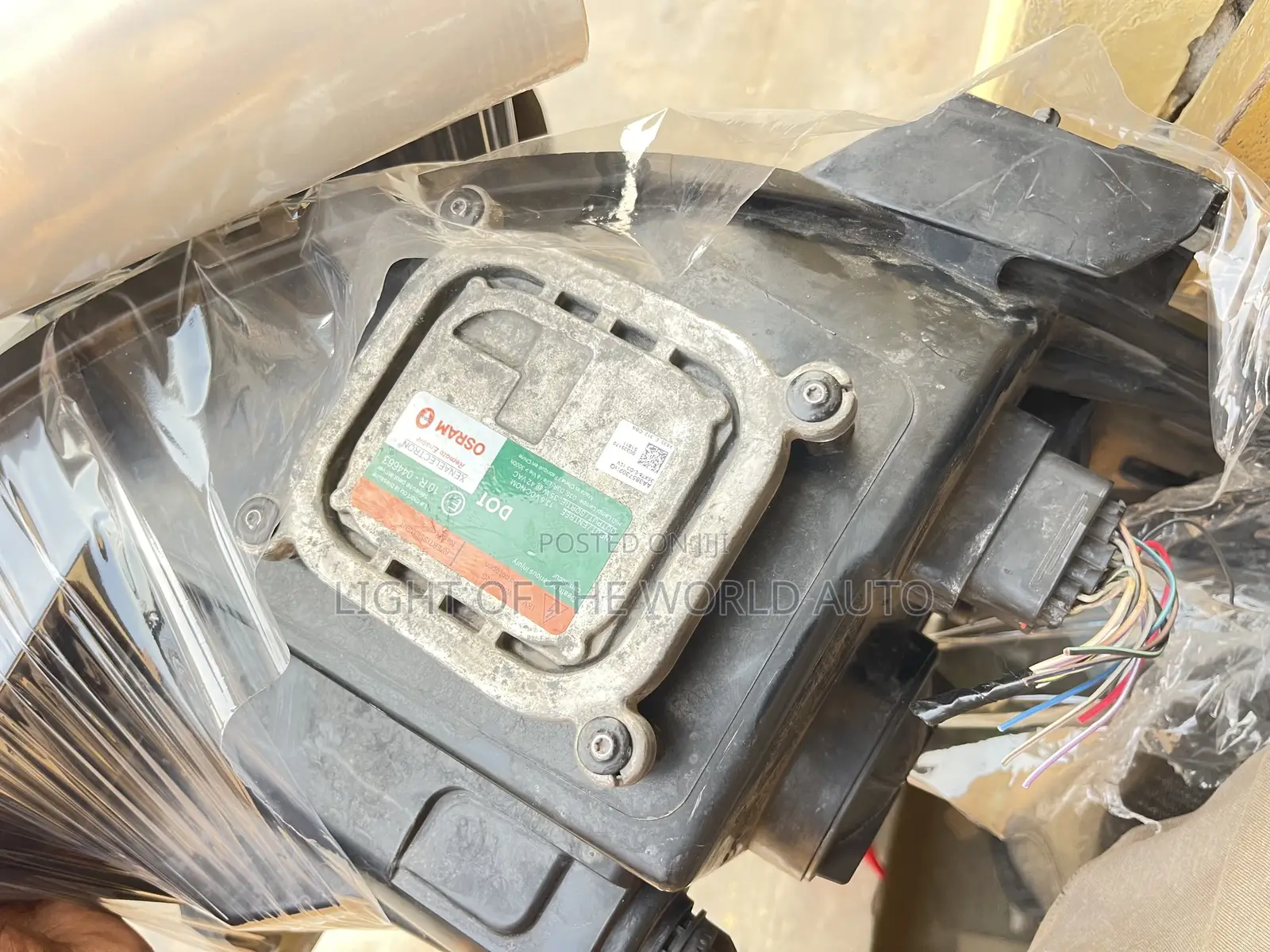 Lincoln MKT Headlight 2010 Pair With Charger