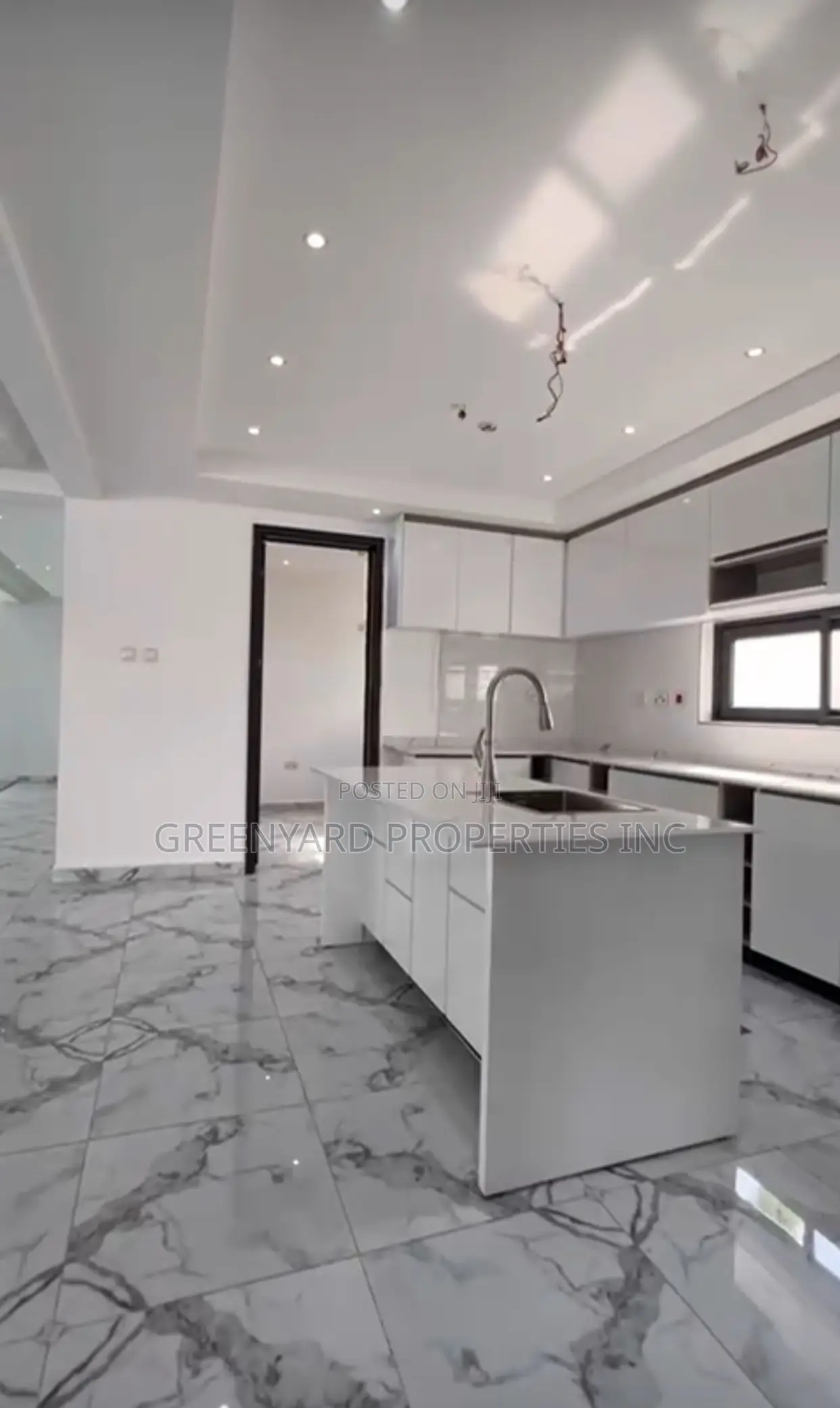 4bdrm Duplex in American House, East Legon for sale