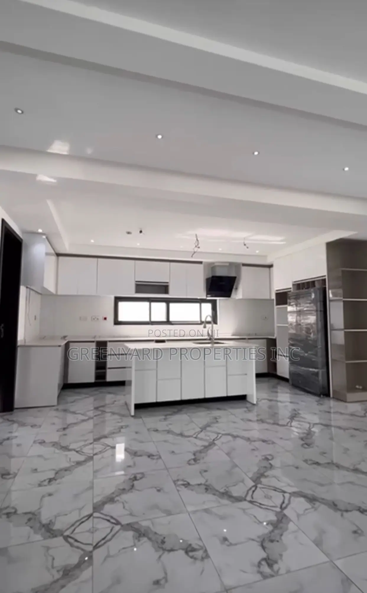 4bdrm Duplex in American House, East Legon for sale