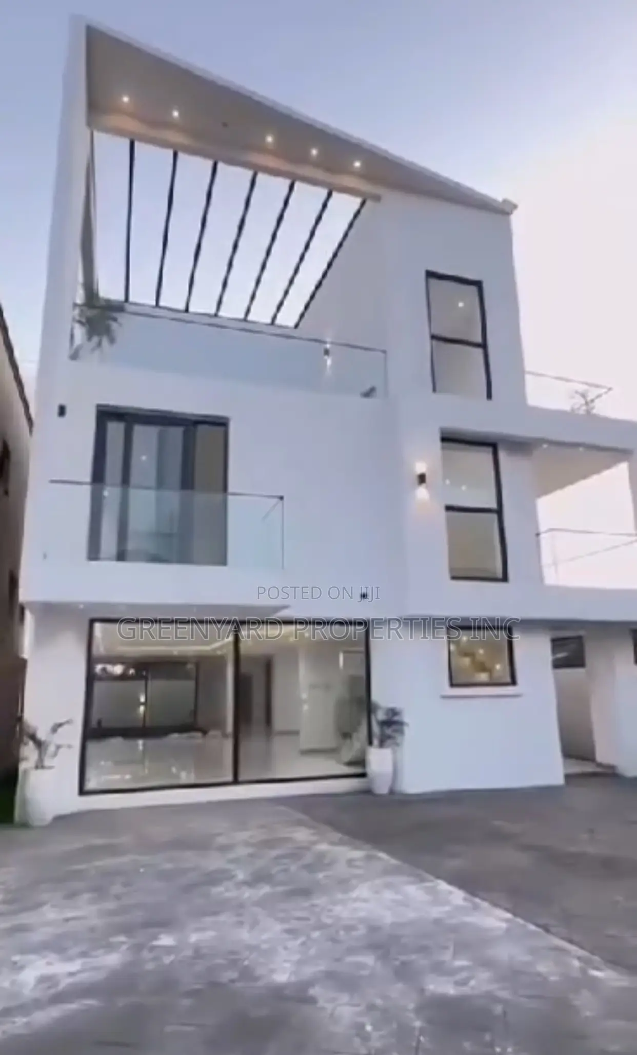 4bdrm Duplex in American House, East Legon for sale