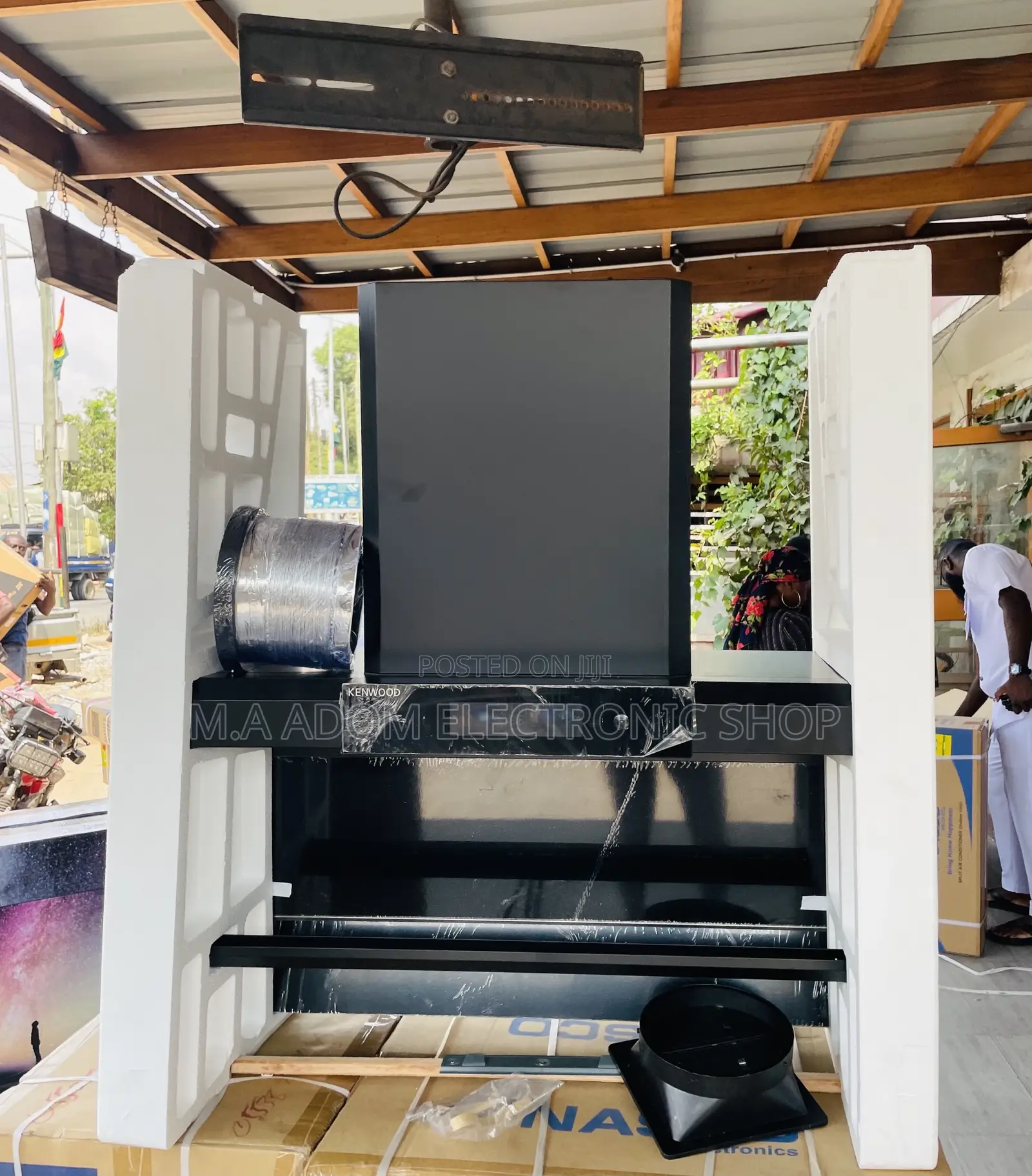 High Quality Kenwood 90cm T-Shape Electric Extractor.
