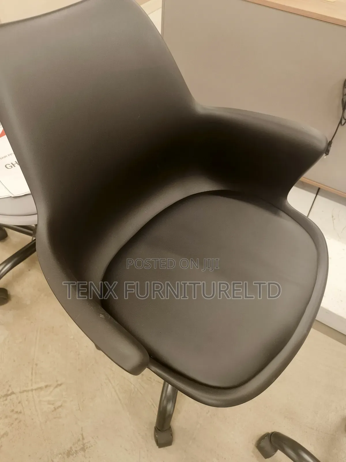 Swivel Office Chair (Black)