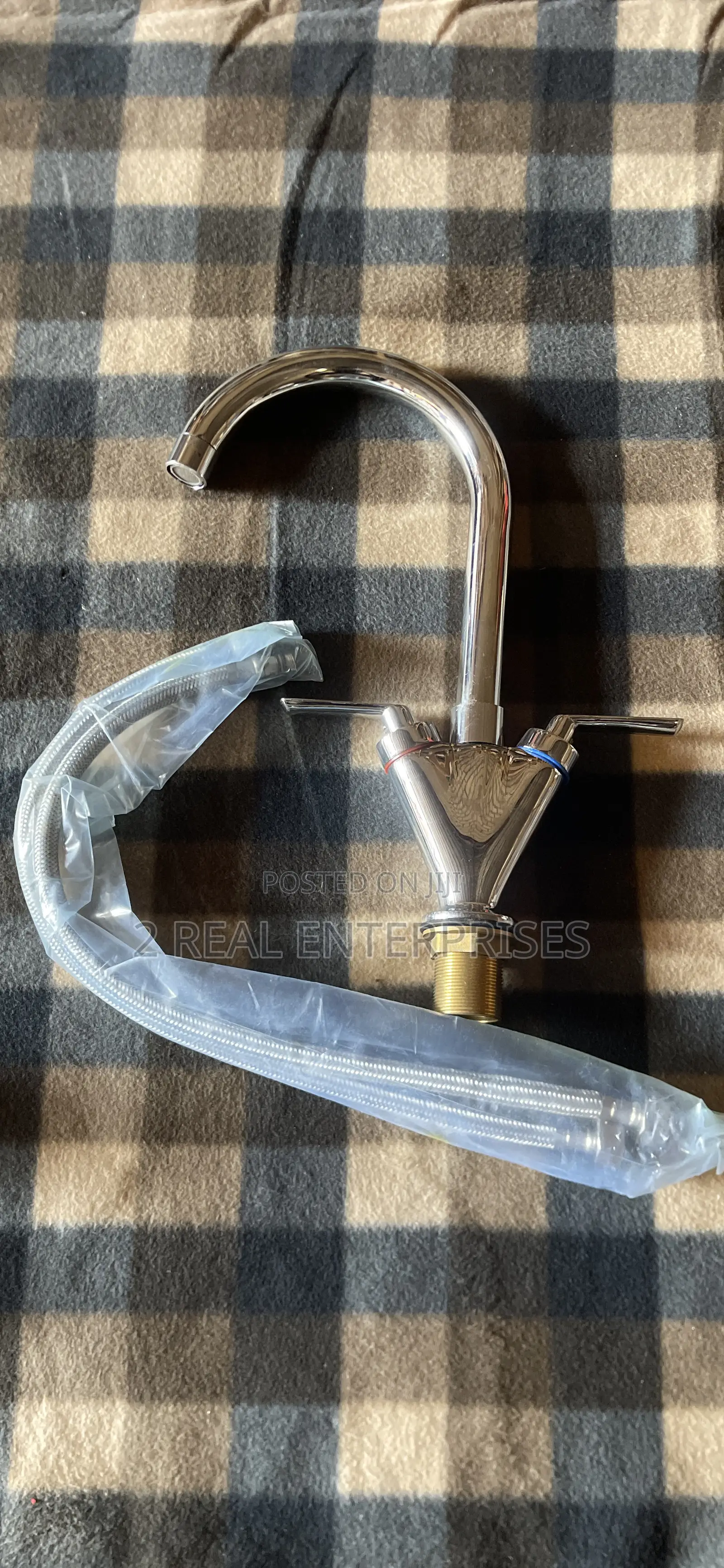 Kitchen Sink Mixer Tap Hot and Cold Faucet With Hose