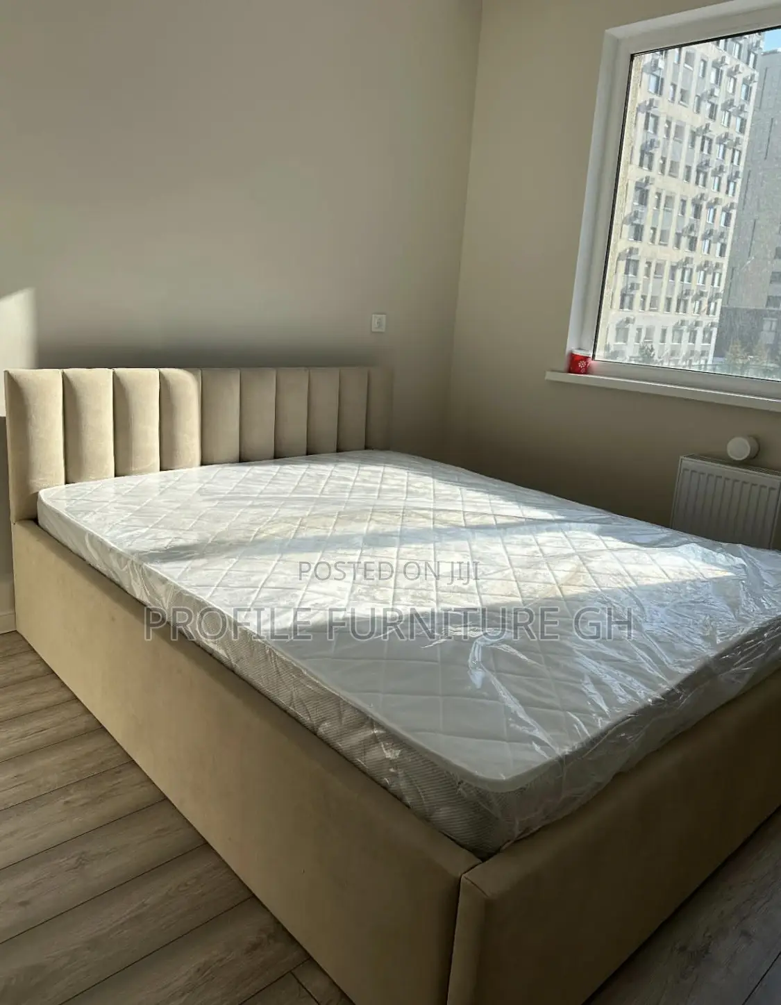 Simple 3 Feet Head Board Yet Bedframe and Mattress