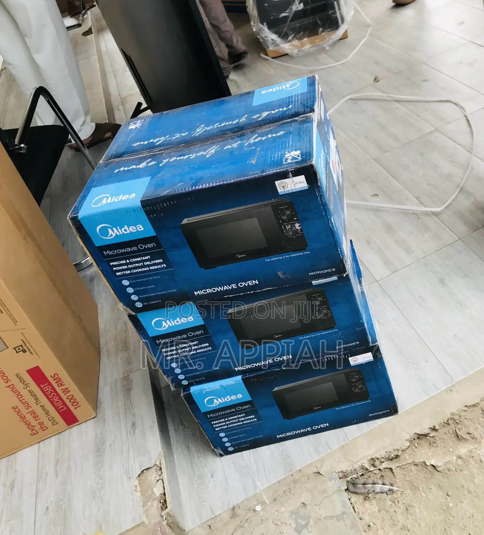Speedy Cooking Midea 20ltr Electric Microwave Oven.