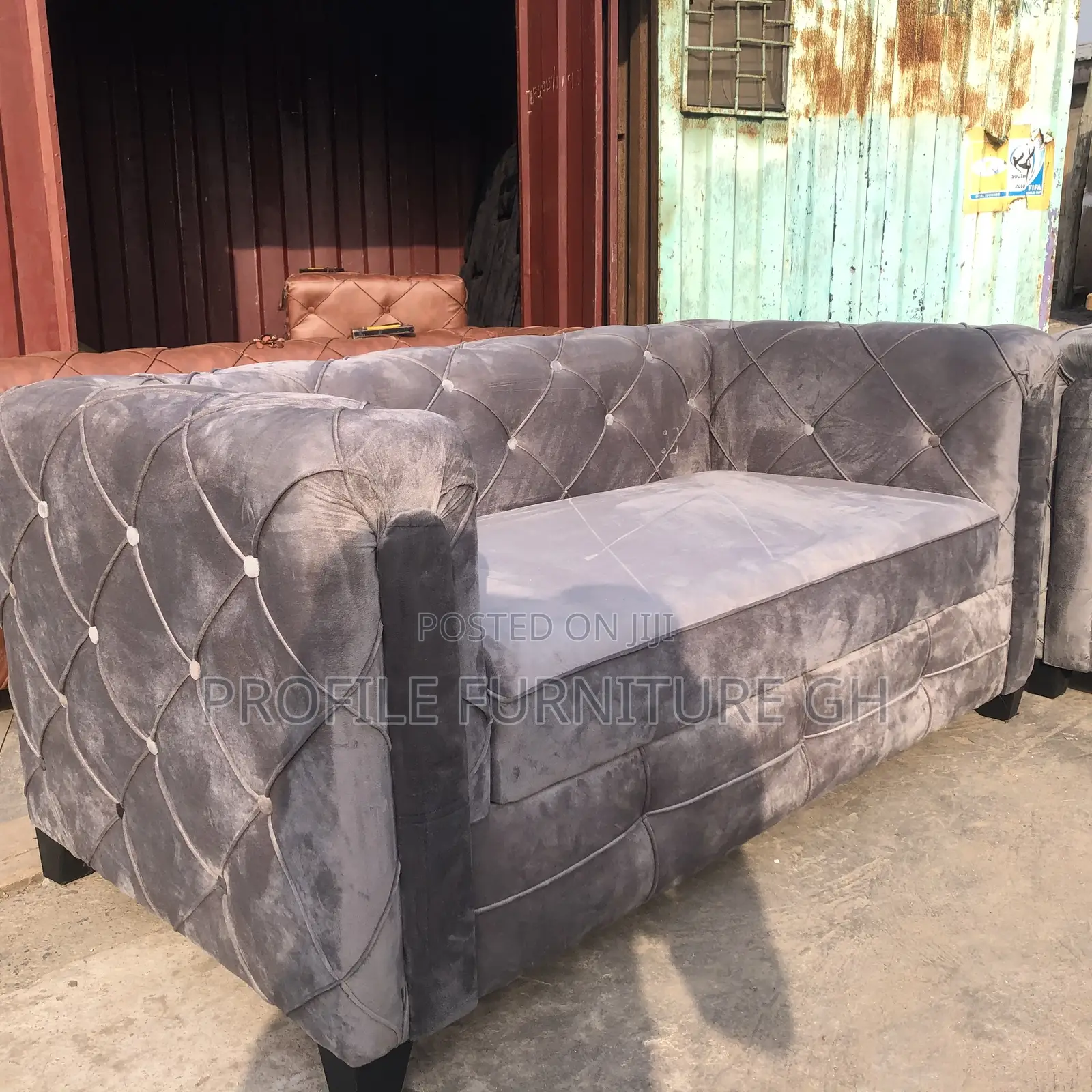 Modern Emollient 2 In 1 Sofa// Durable And Luxurious