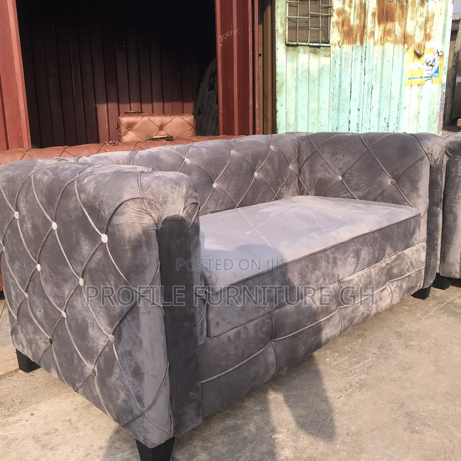Modern Emollient 2 In 1 Sofa// Durable And Luxurious