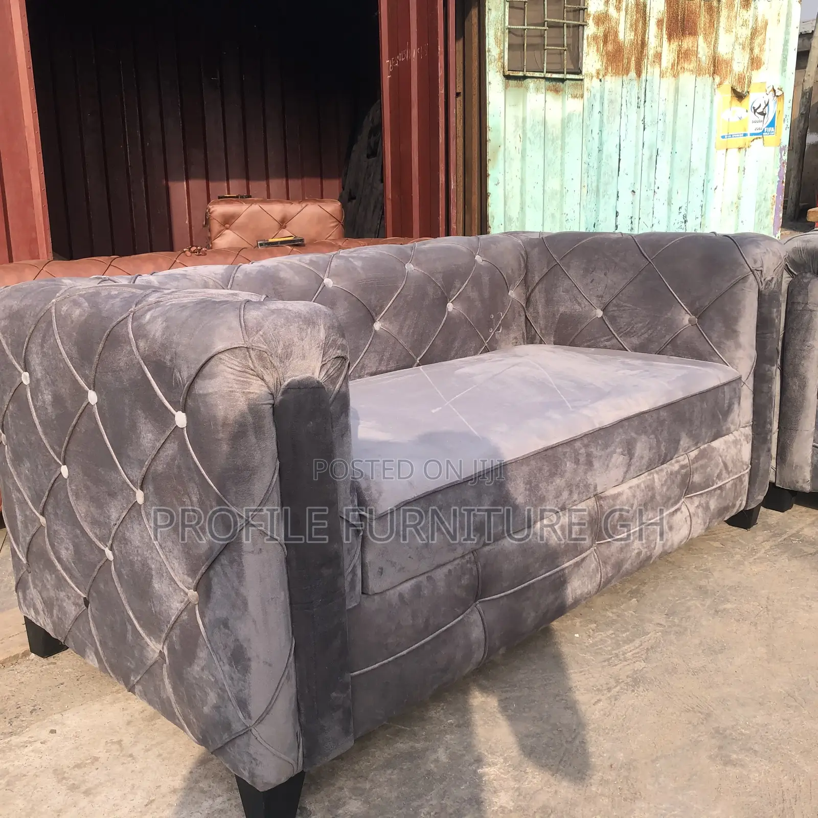Modern Emollient 2 In 1 Sofa// Durable And Luxurious