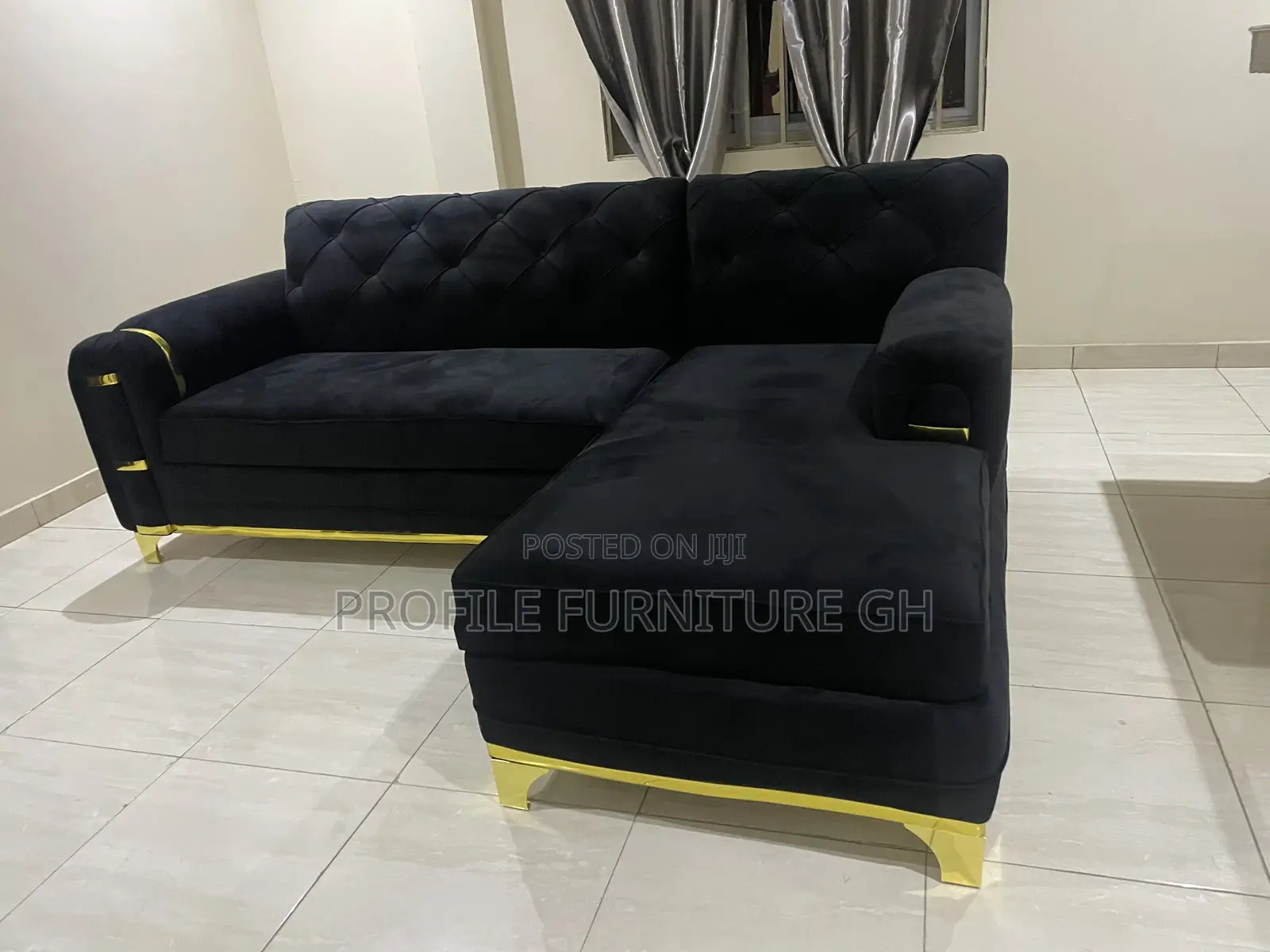 Elixi Lit L-Shape Sofa// Black L Shape