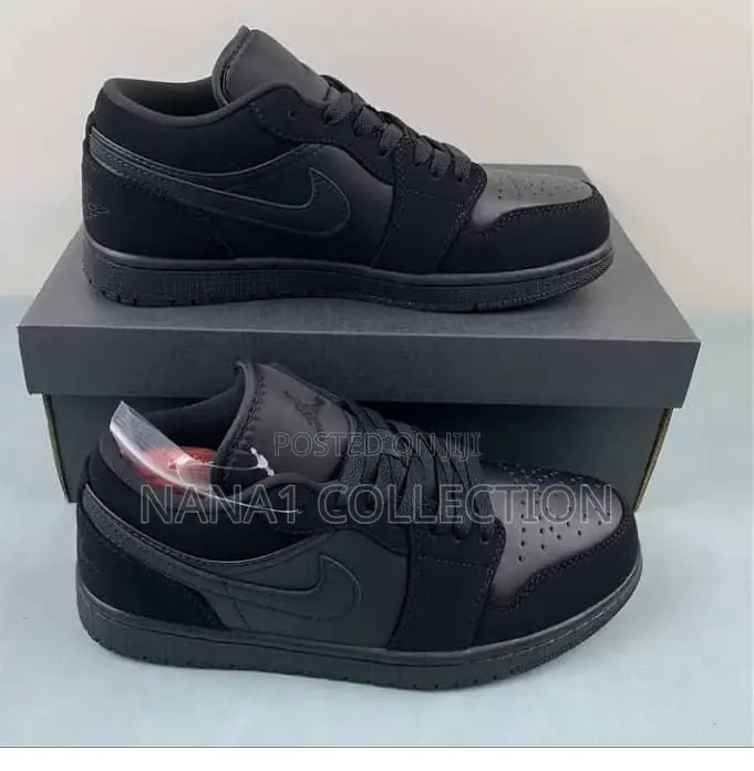 Air Jordan 1 Low Triple Black