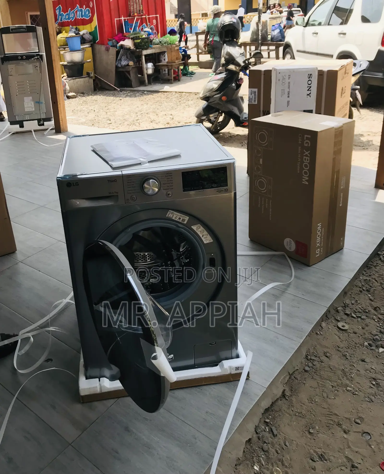 Smart Wash LG F4V5RGP2T 10.5kg Front Load Washing Machine.