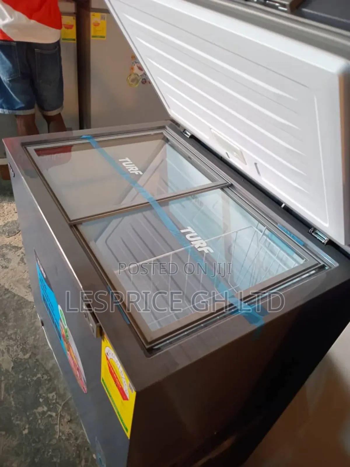 Single Door Freezer Available for Homes and Shops. 200L