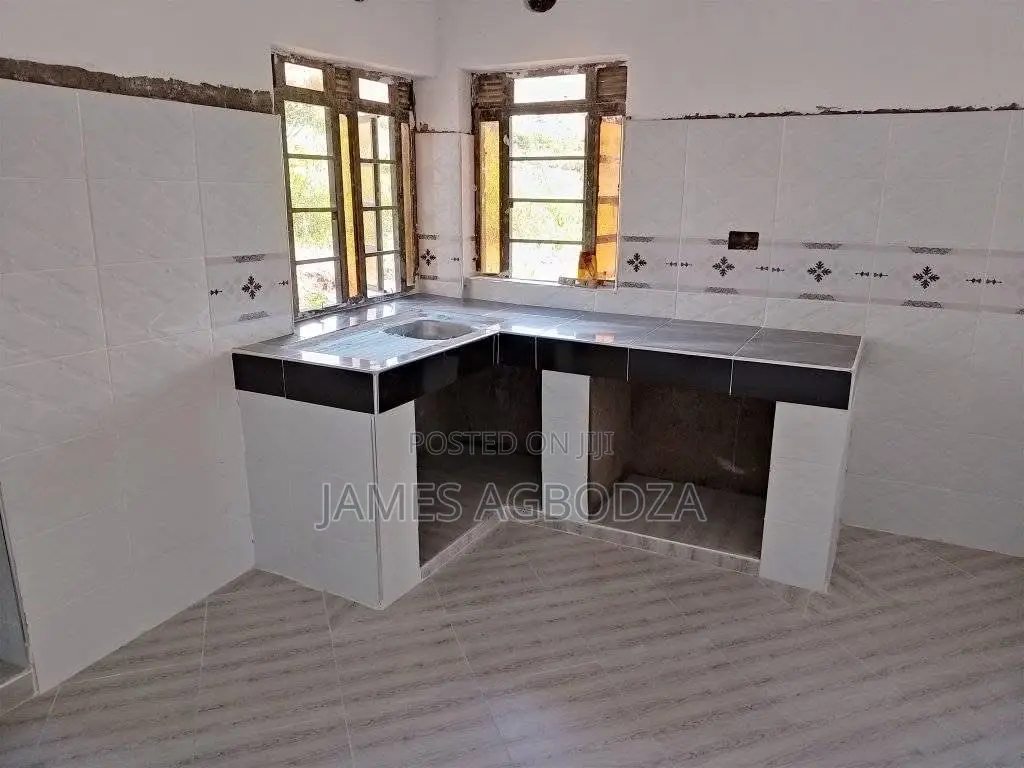Am a Professional Tiler.