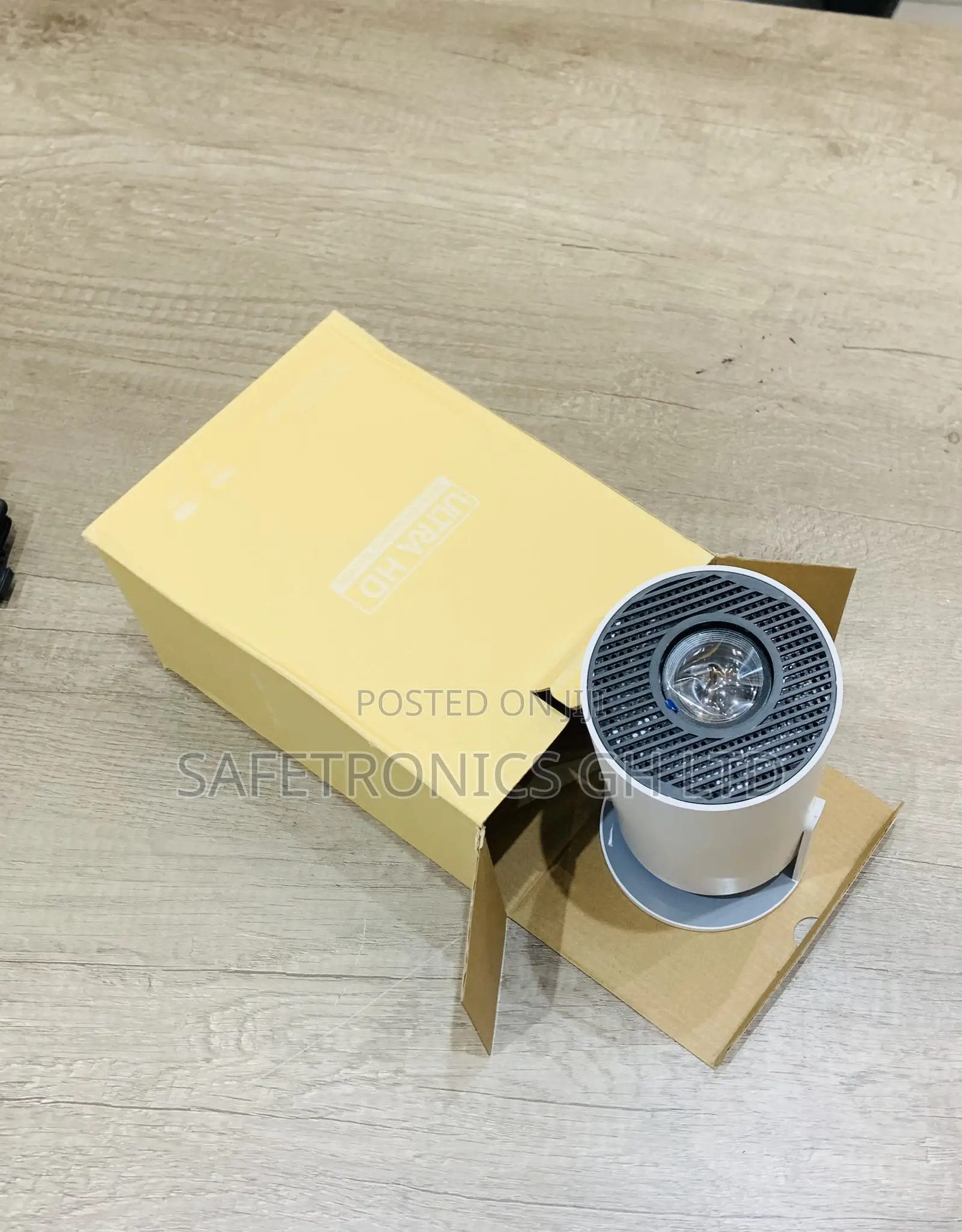 Proscreen Ultra HD Projector White