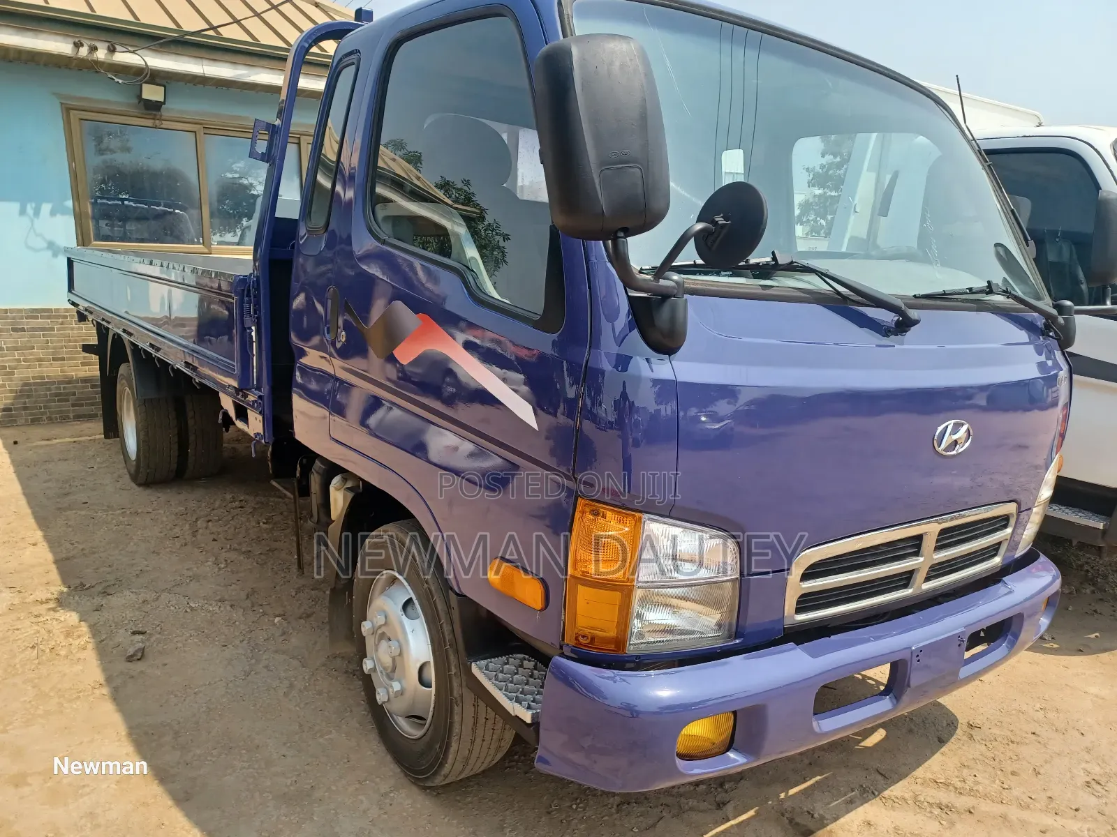 Hyundai Mighty 6holes