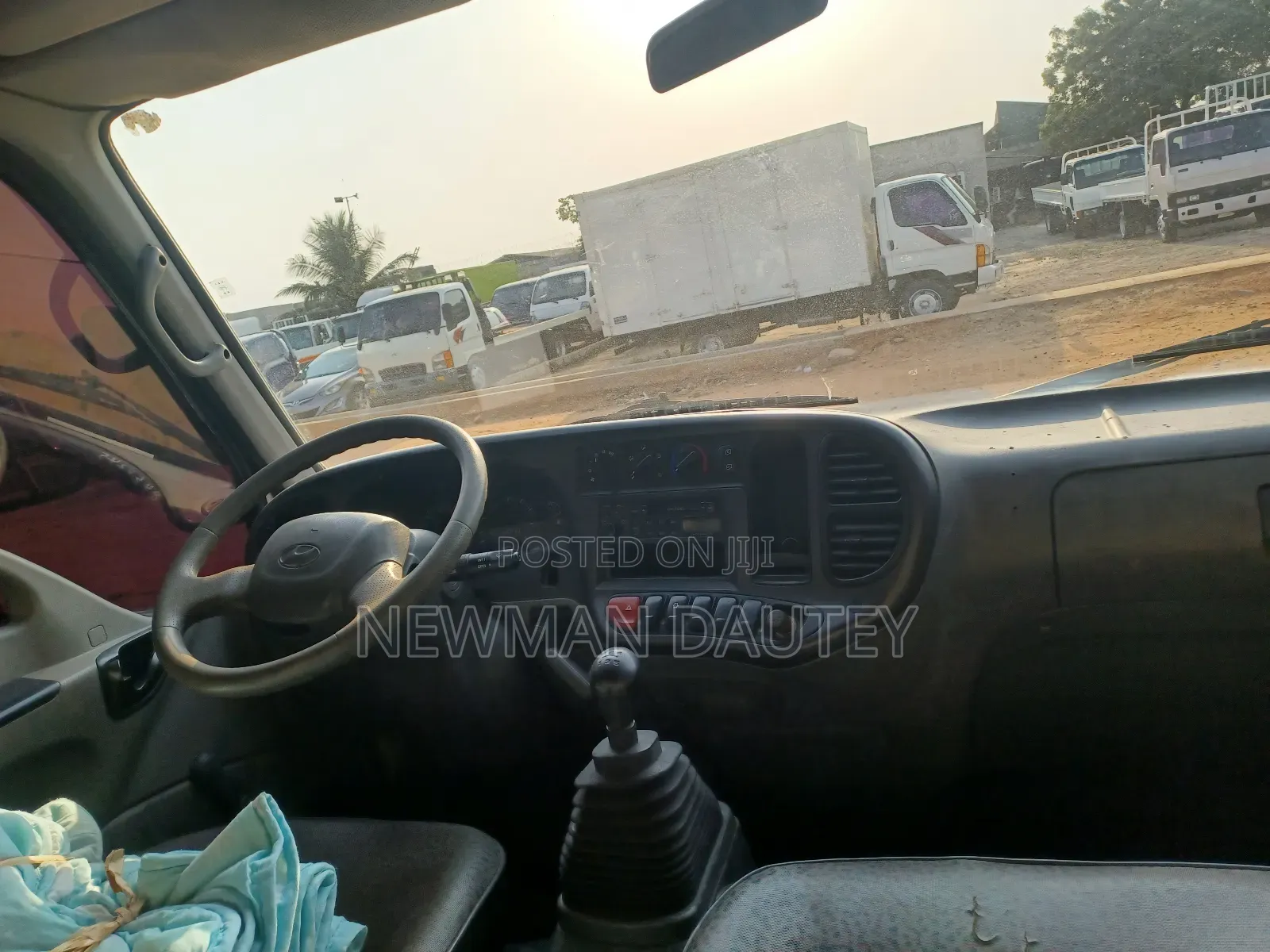 Hyundai Mighty Double Cabin White