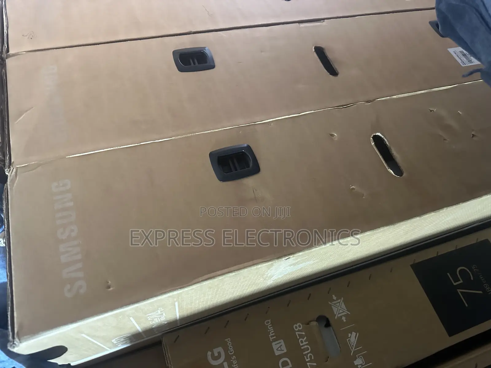 Cinema Screen Samsung 98”Du9000 Uhd