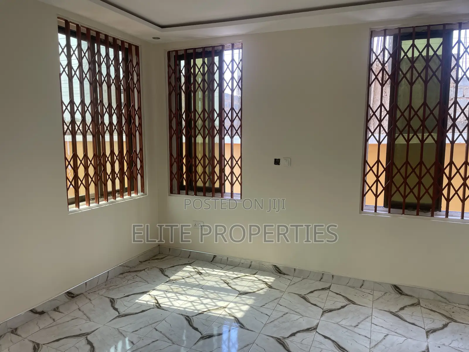 2bdrm Apartment in Community 25 Tema - for rent