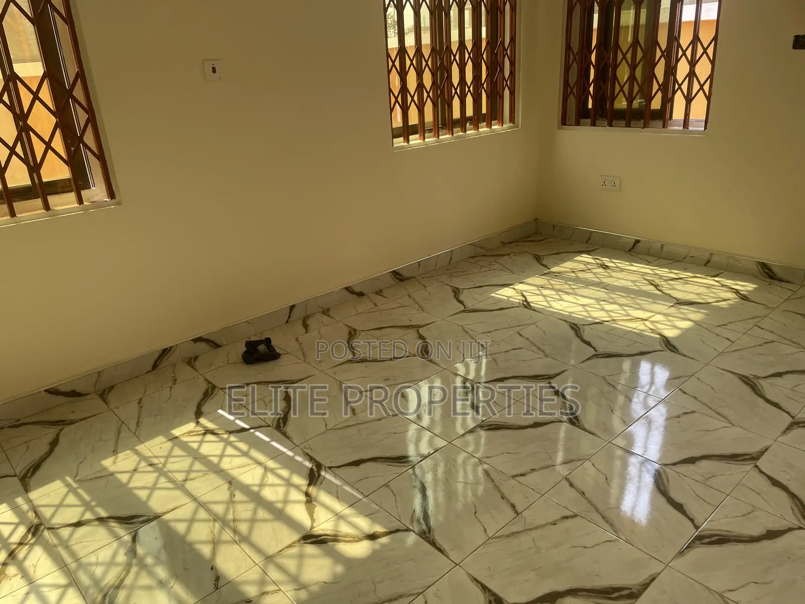 2bdrm Apartment in Community 25 Tema - for rent