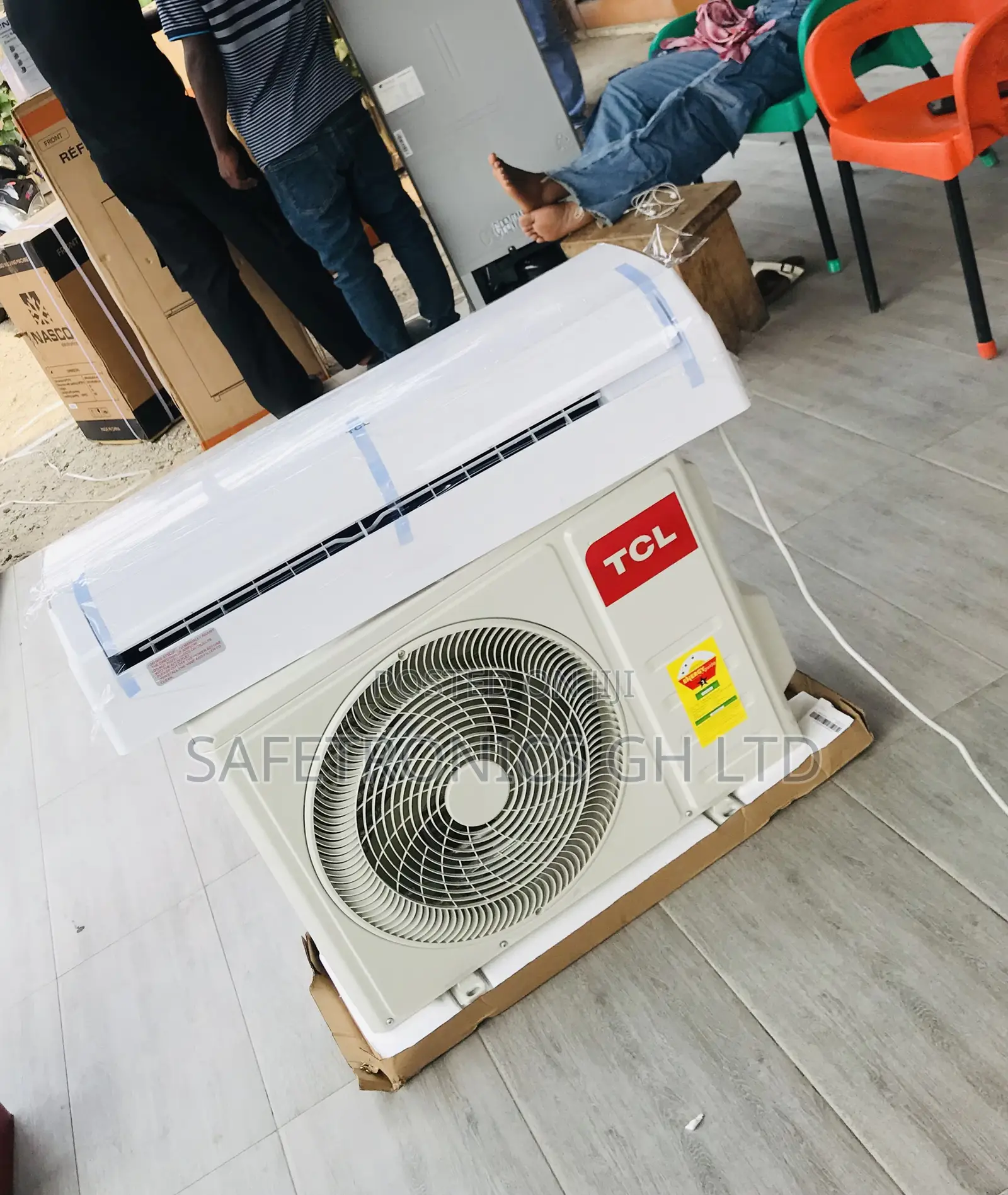 Slim Design TCL 1.5 Hp Split Gas White Ac