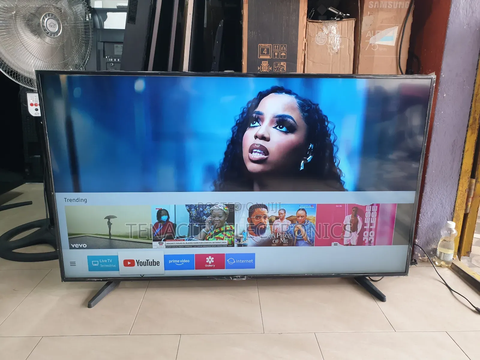 55"Samsung Uhd HDR Smart Satellite Tv