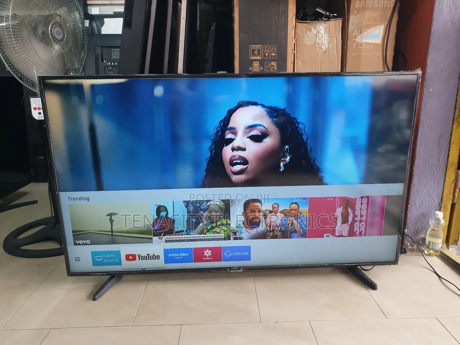 55"Samsung Uhd HDR Smart Satellite Tv