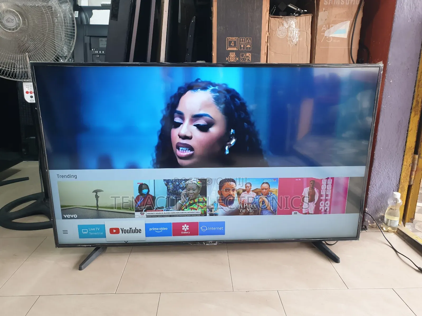 55"Samsung Uhd HDR Smart Satellite Tv