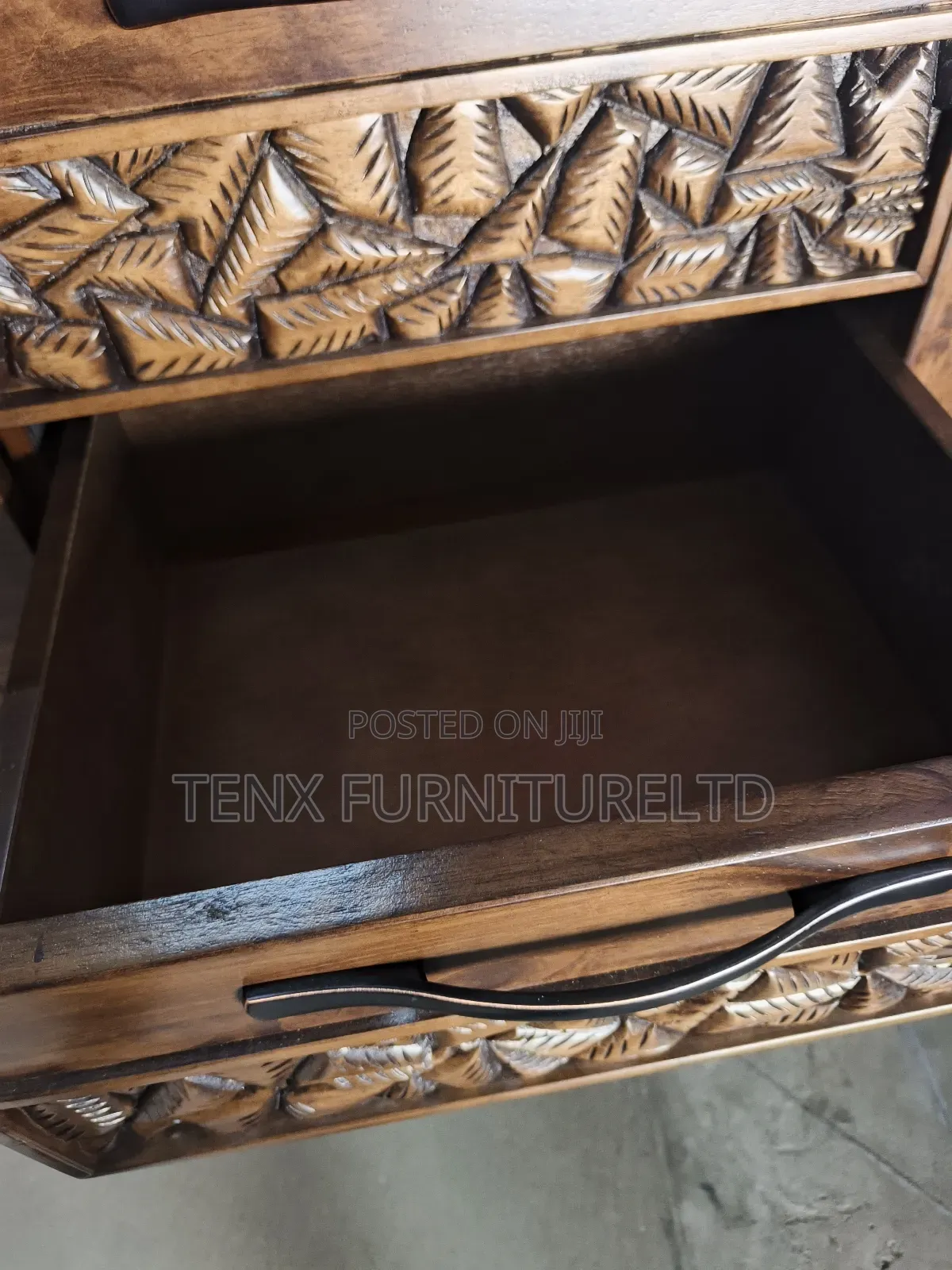 Antique Chest of Drawers (Nior)