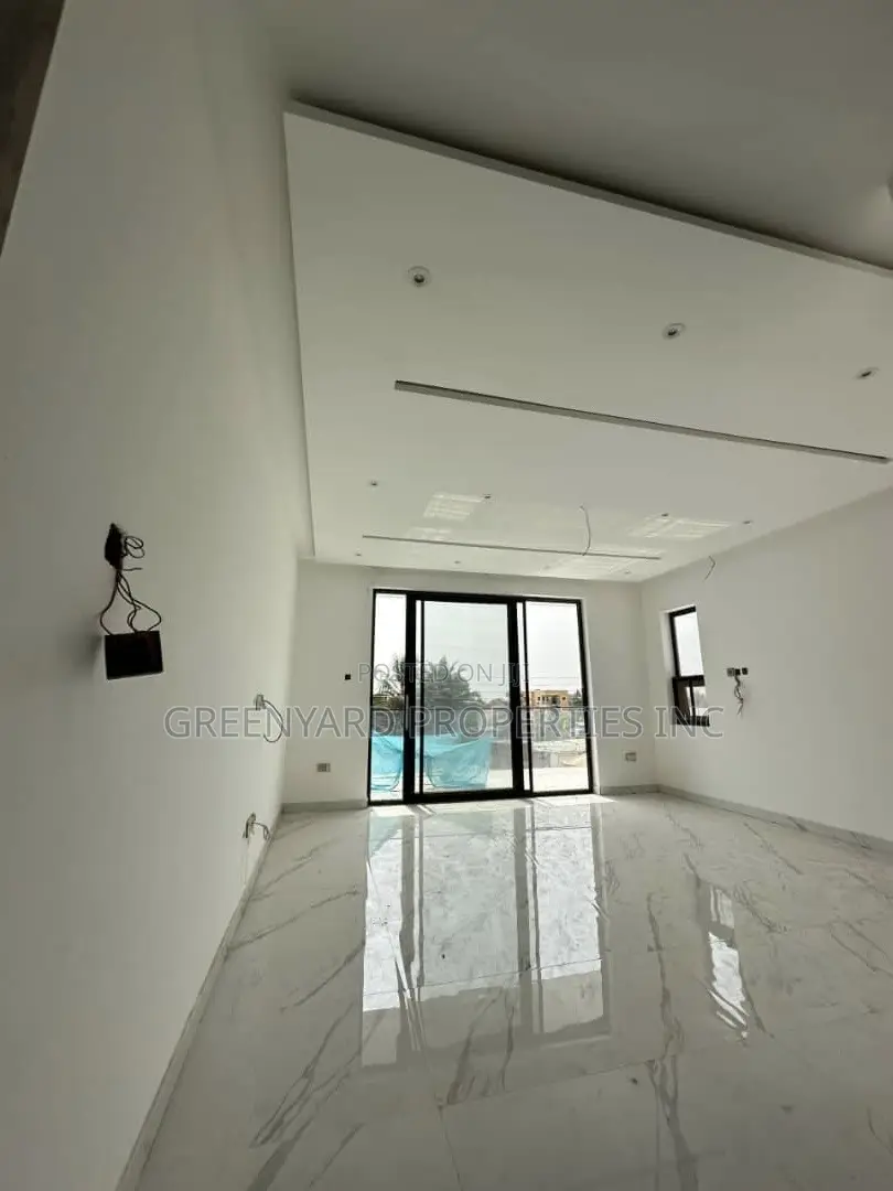 4bdrm Duplex in Botwe for sale