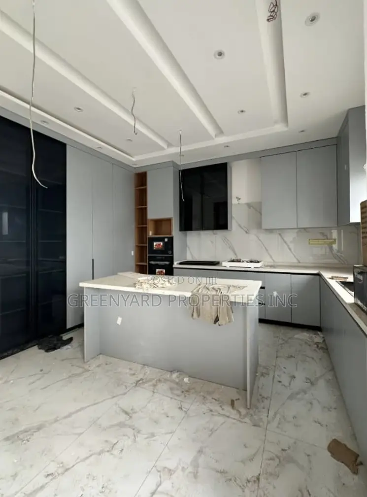 4bdrm Duplex in Botwe for sale