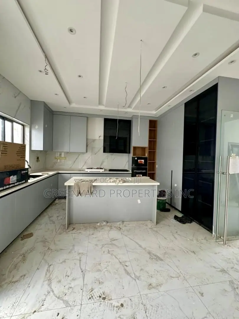 4bdrm Duplex in Botwe for sale
