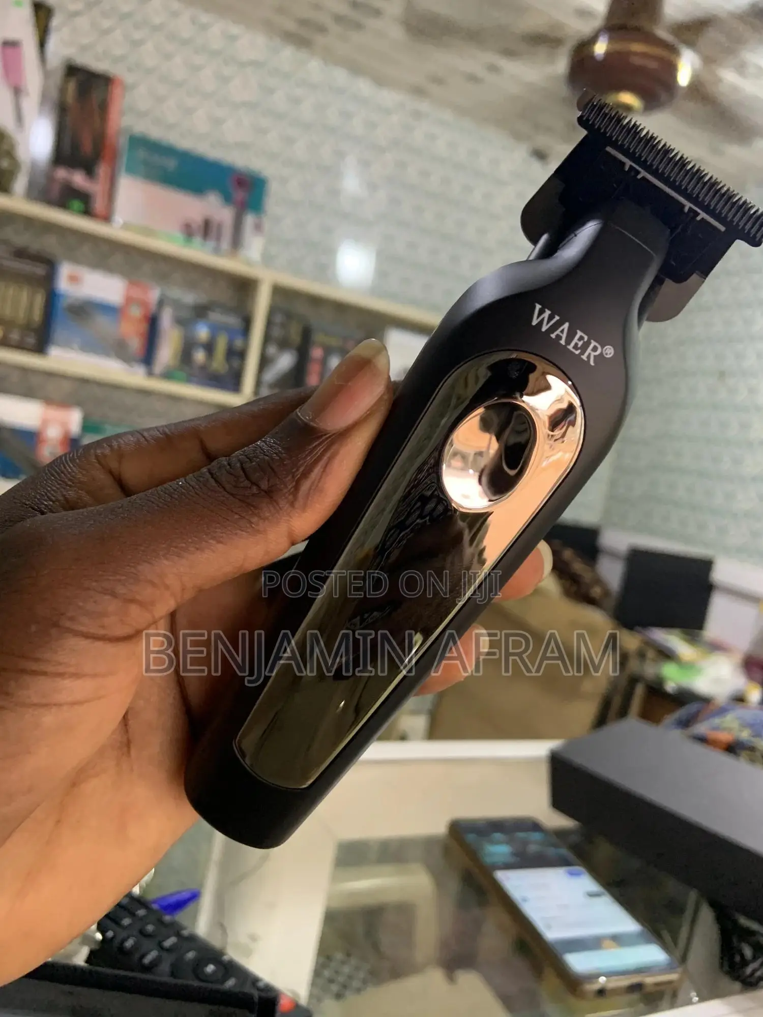 Rechargeable Cordless Hair Clippers/ Barbering Machine WA096