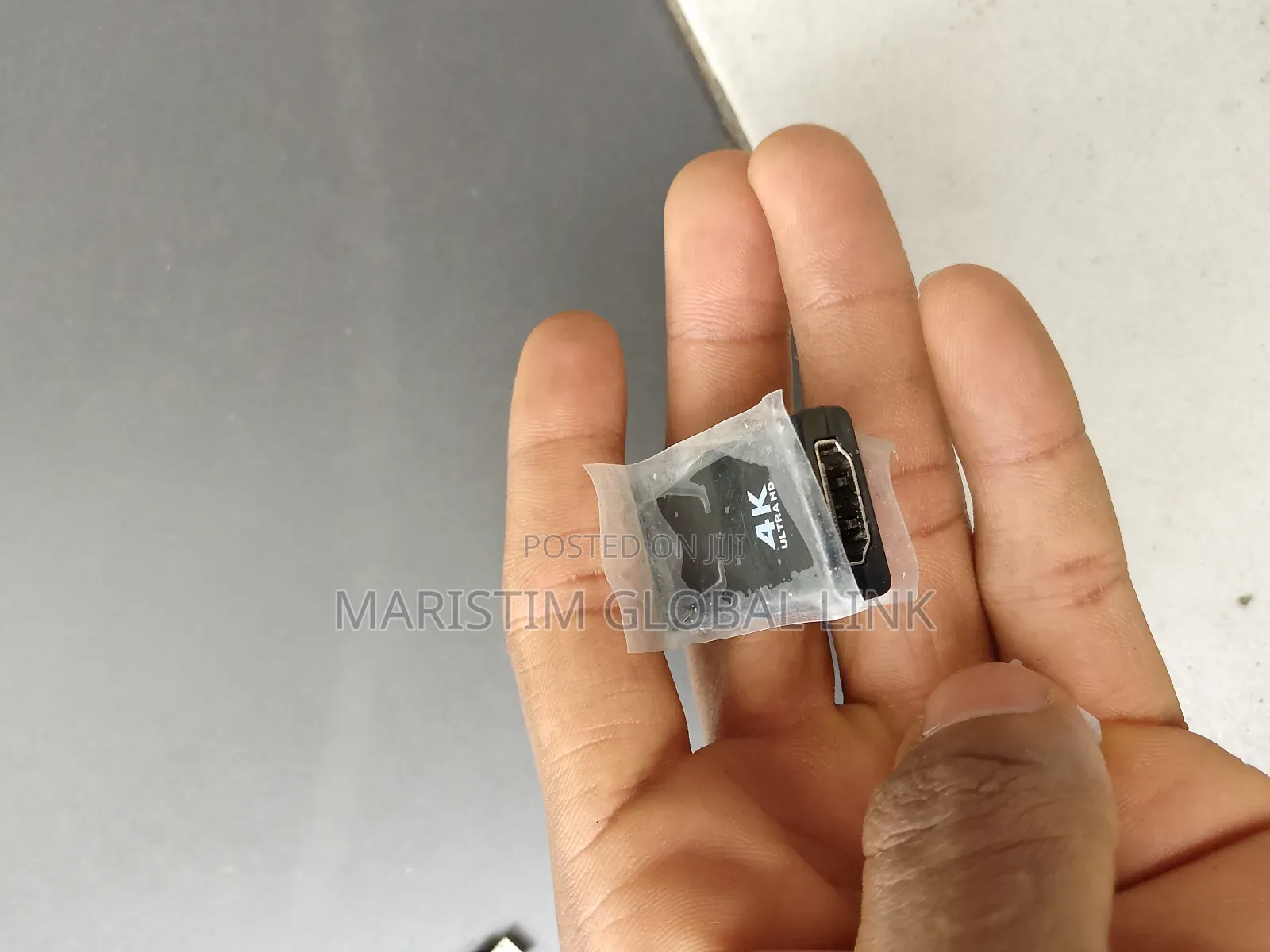 Ultra HD HDMI to DP Adapter