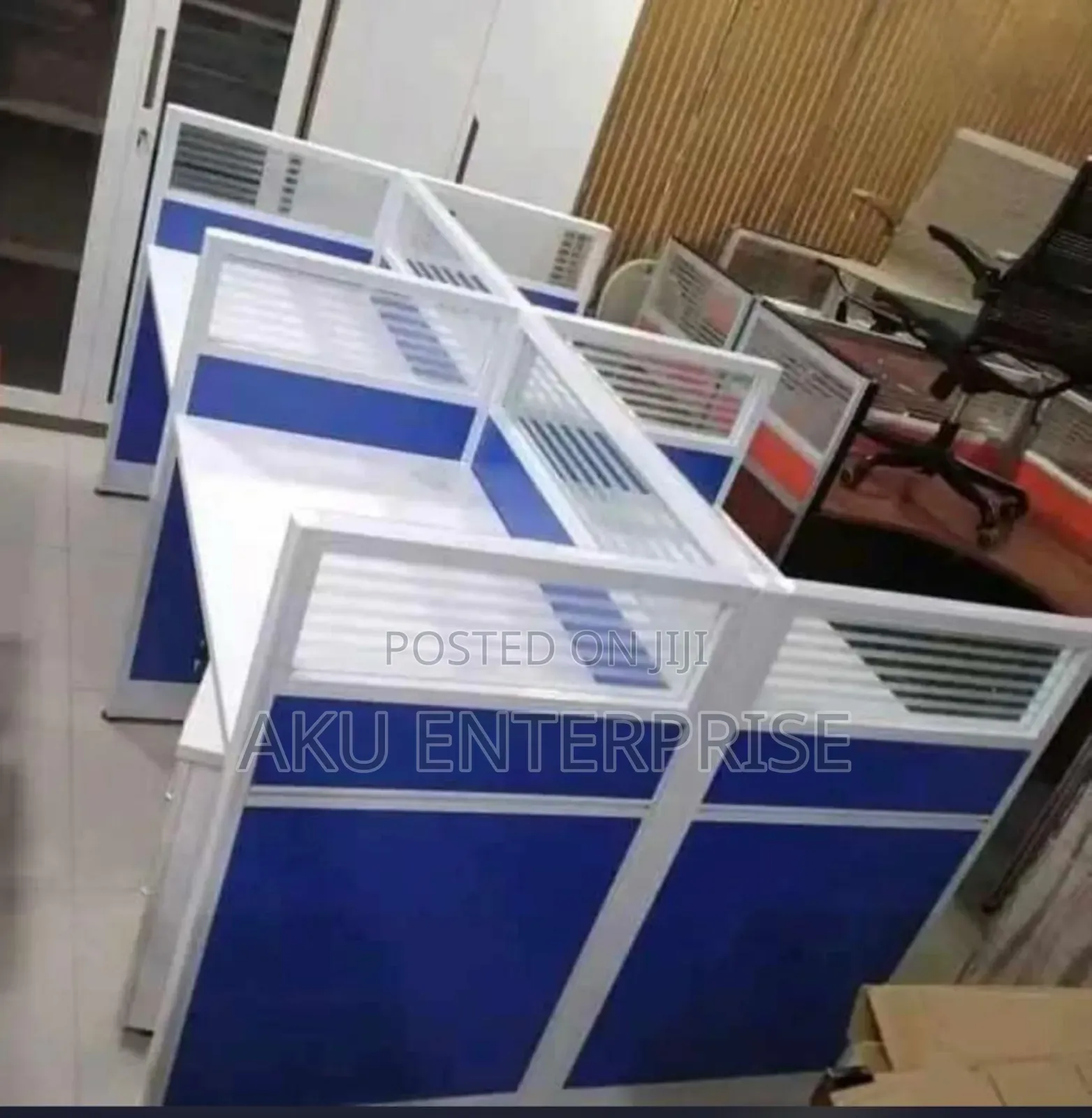 4 Man Workstation With Glass Dividers and Mobile Drawers