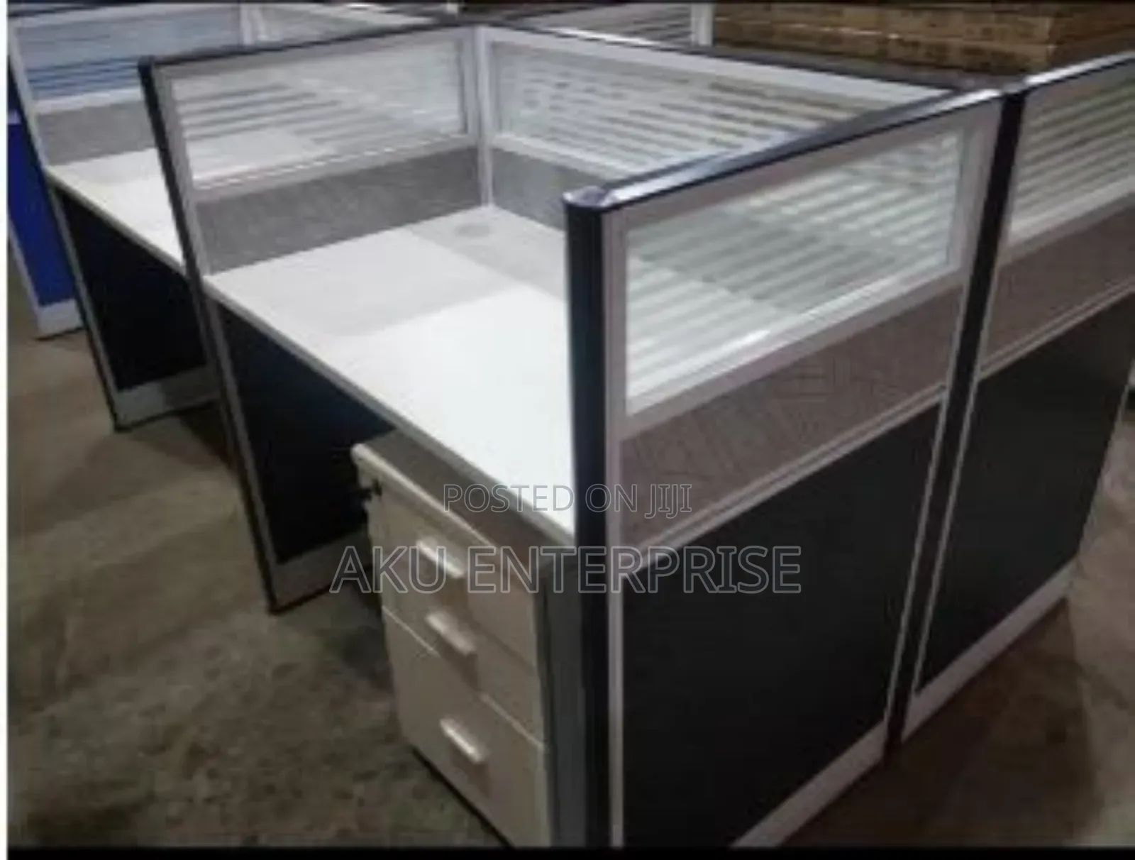 4 Man Workstation With Glass Dividers and Mobile Drawers