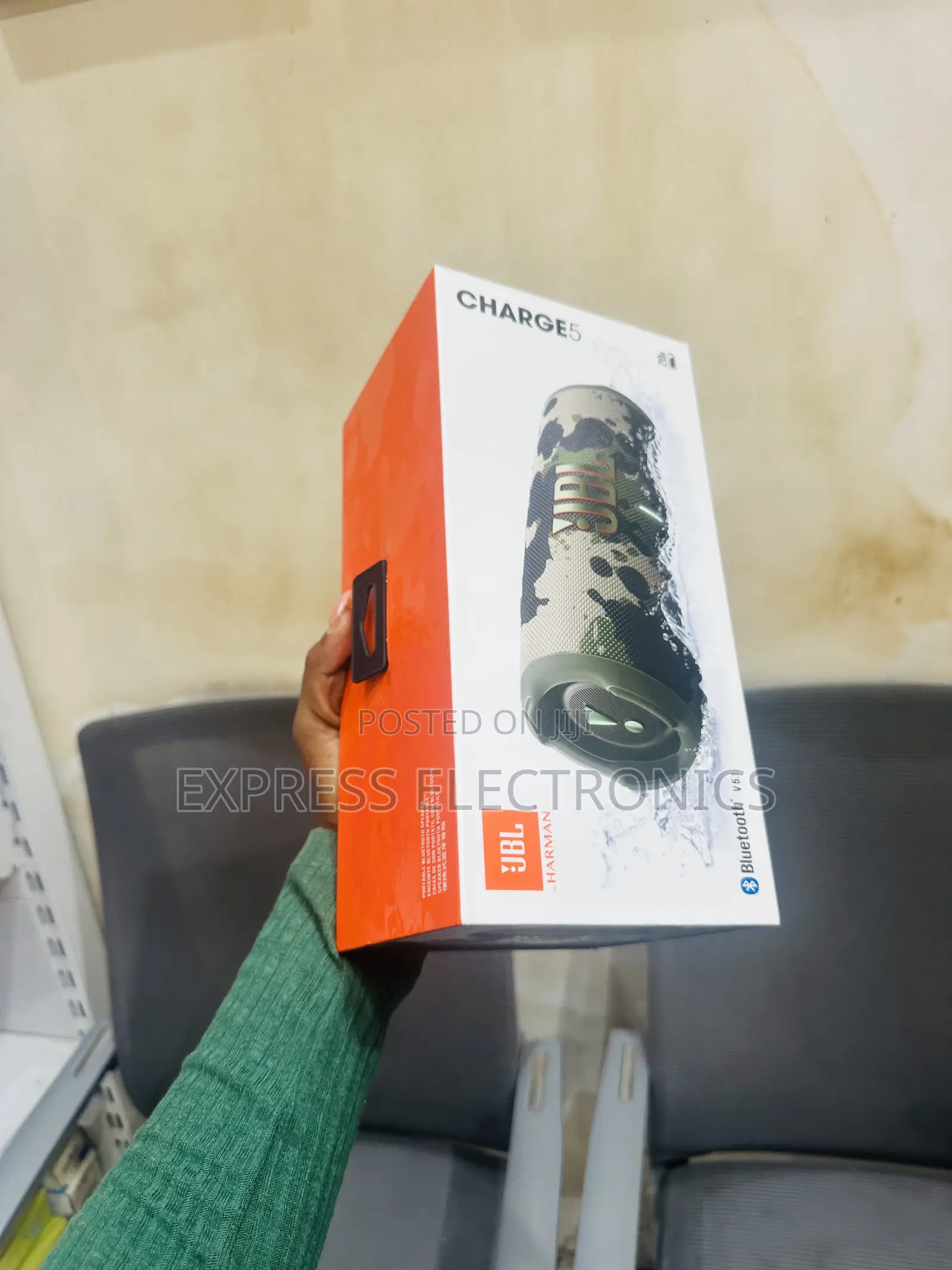 Bold JBL Speaker Charge 5 Bluetooth