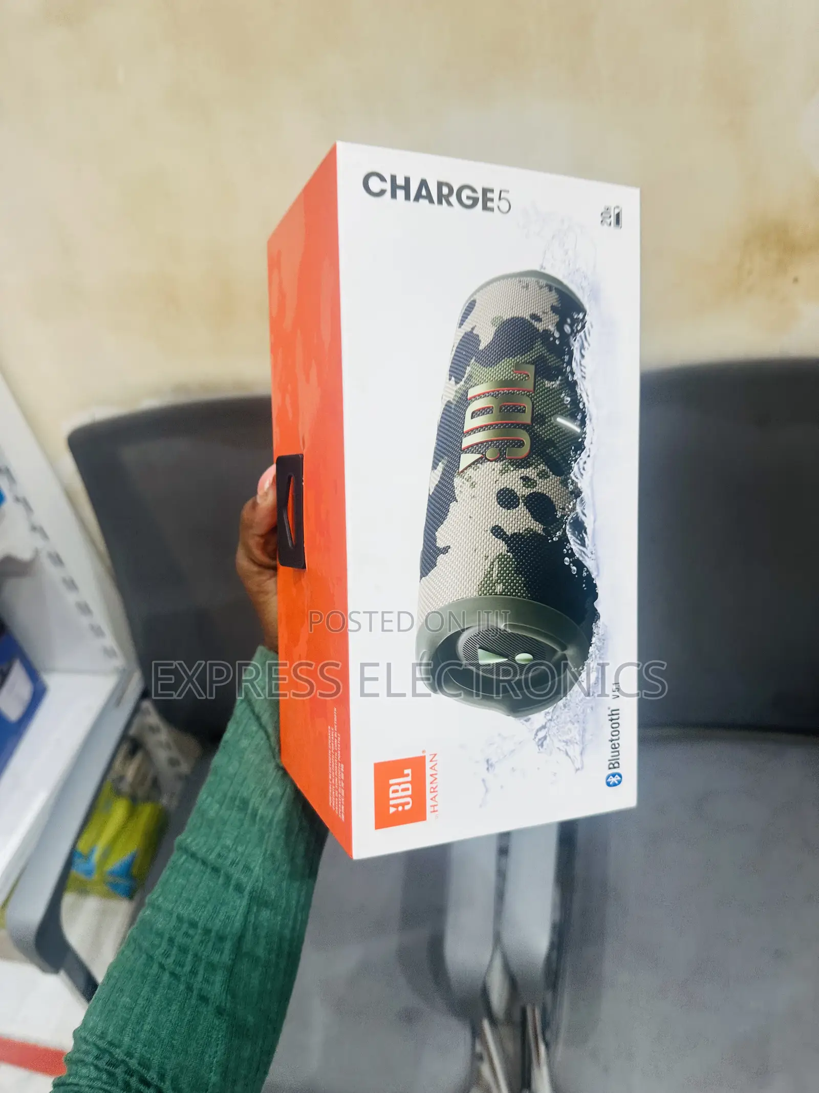 20 Hours Play Time Charge 5 Bluetooth Speaker