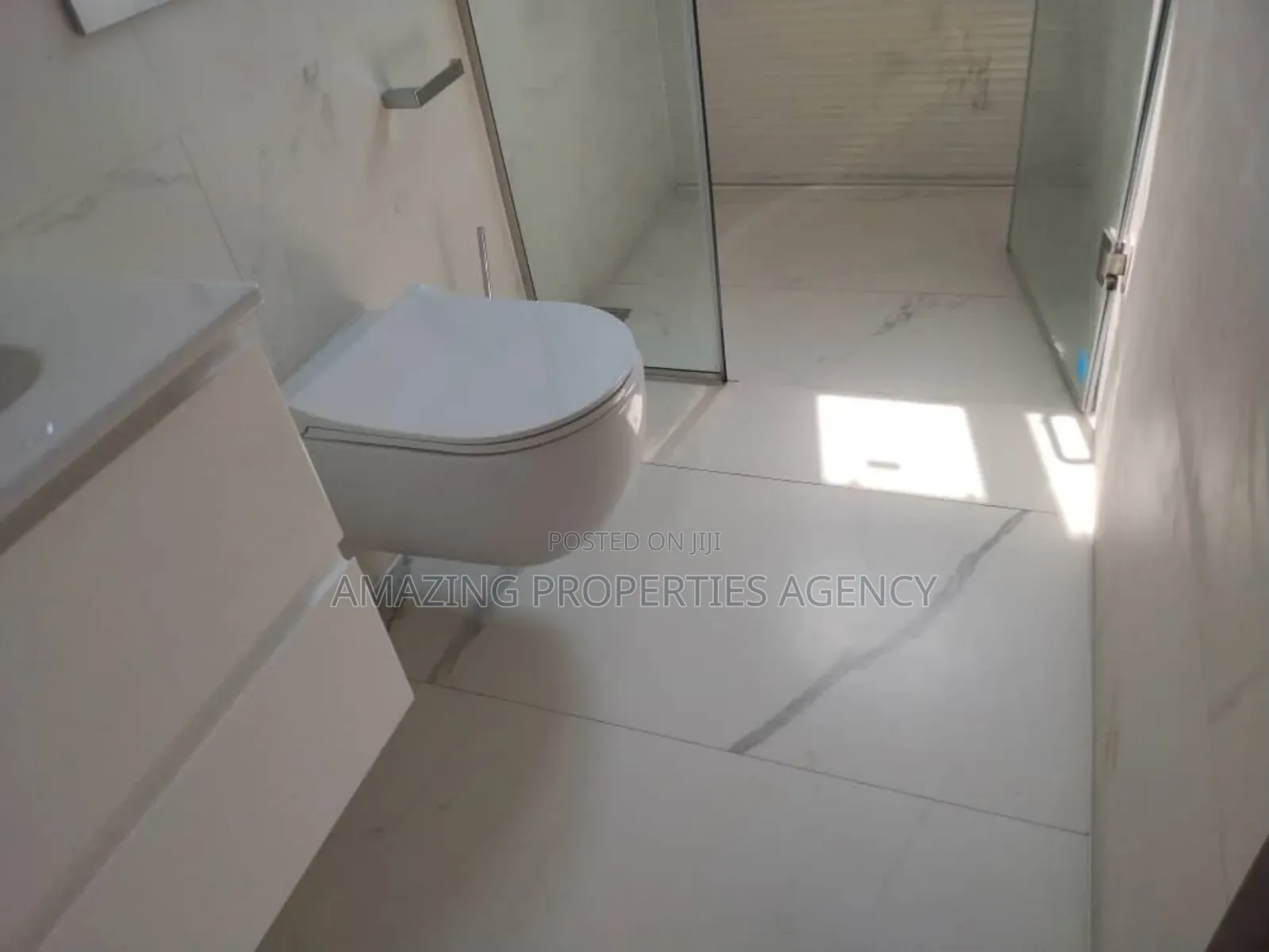 4bdrm House in Airport Residential Area for rent