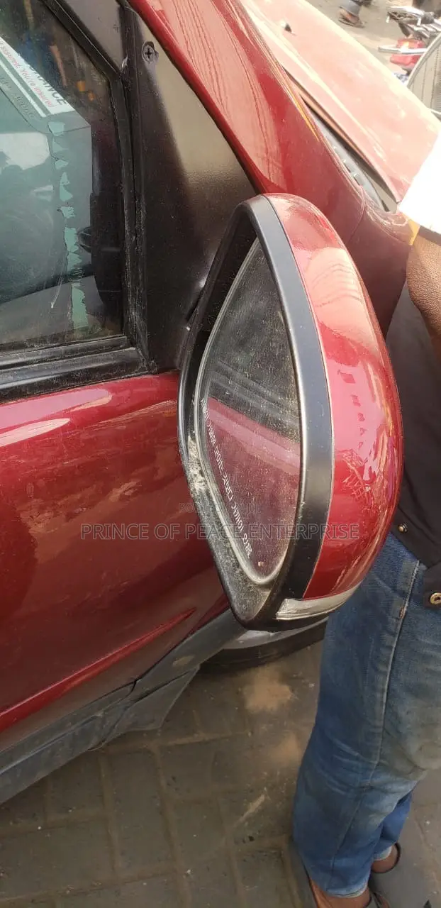 Pontiac Vibe 2004 Driving Mirror With Light Pair