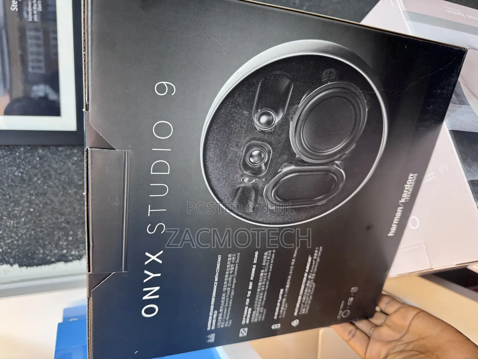 Onyx Studio 9
