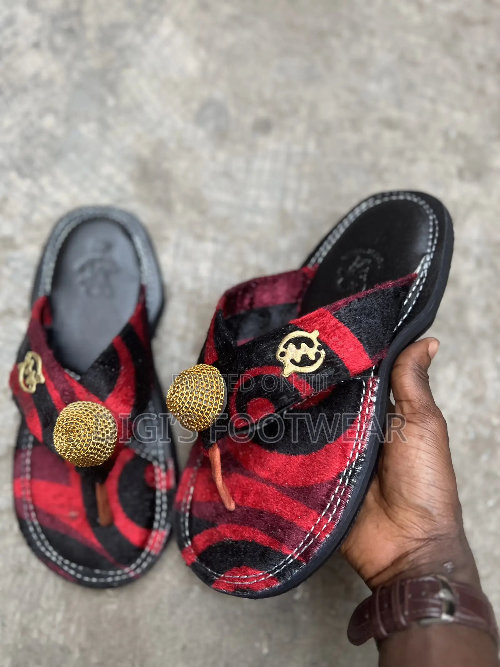 Black and Red Royal Ahenema / Chawchaw