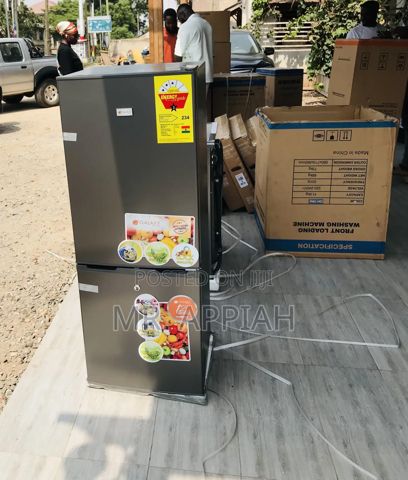 Elegant Grau Galaxy GLX-200TM Bottom Freezer Fridge.
