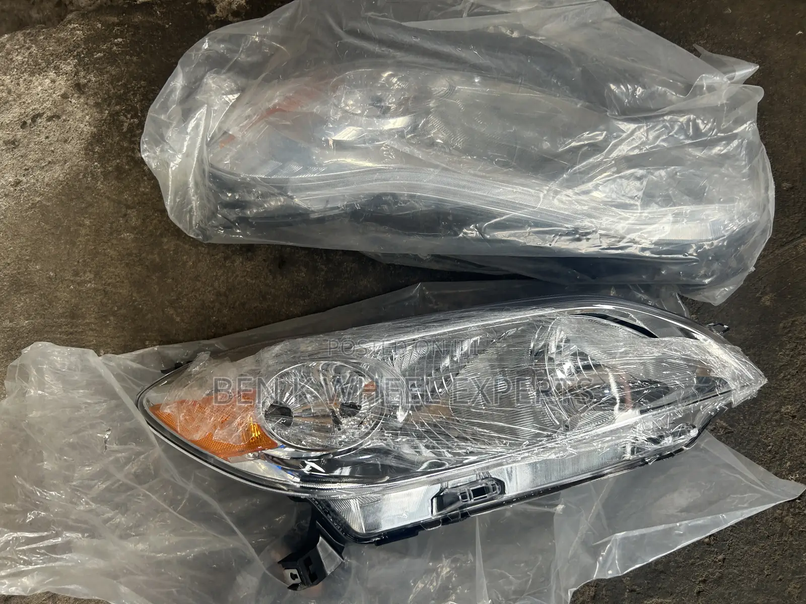 Toyota Matrix 2009 Brand New Headlight Pair