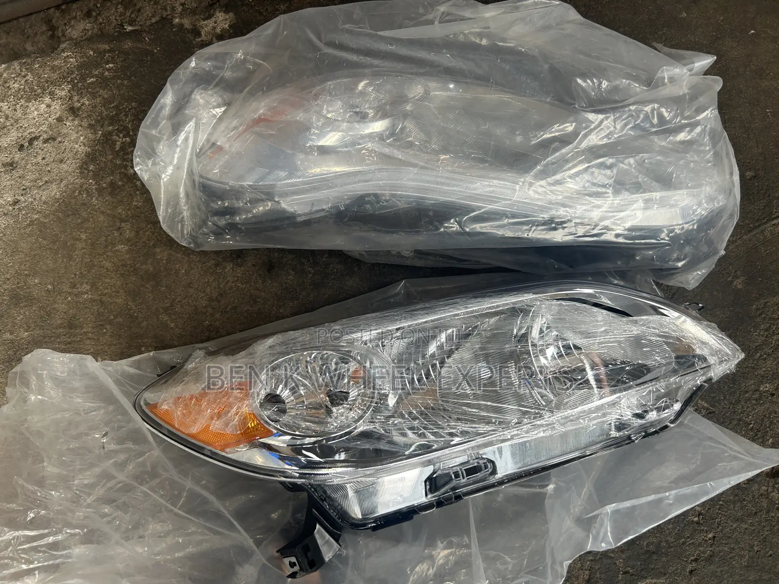 Toyota Matrix 2009 Brand New Headlight Pair